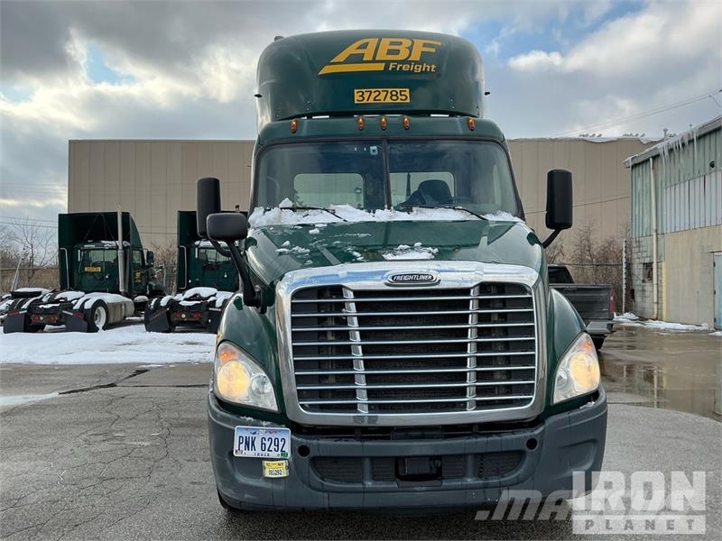 Freightliner Cascadia 113 Truck Tractor Units