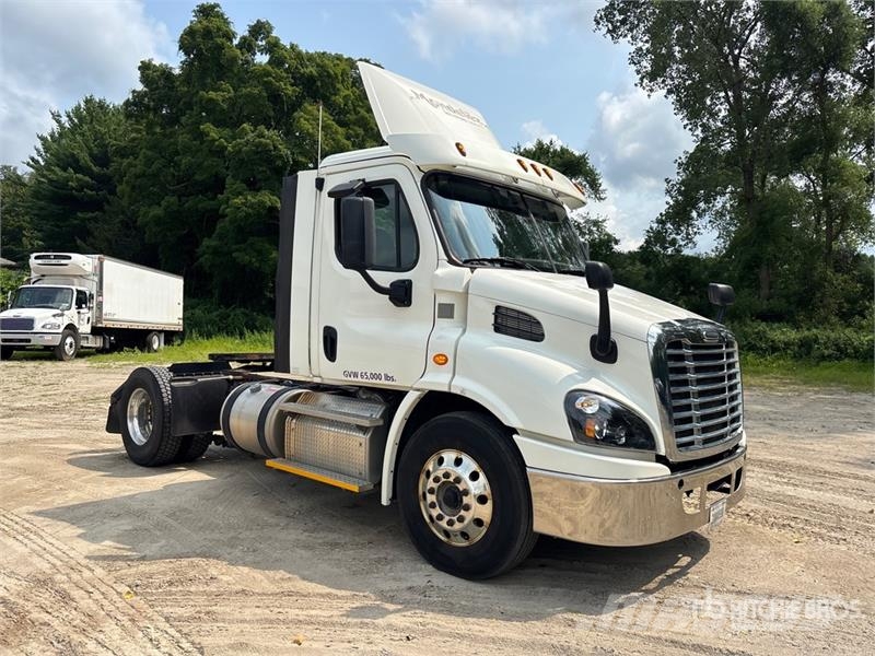 Freightliner Cascadia 113 Sadulveokid
