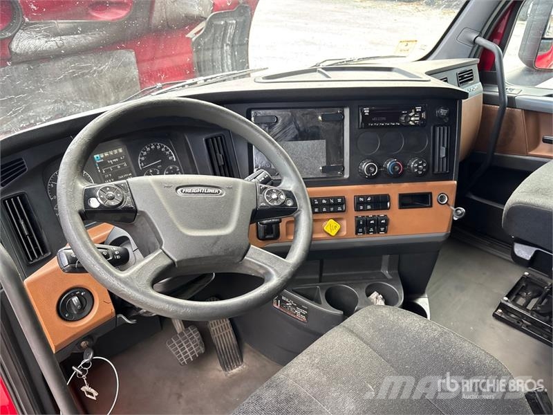 Freightliner Cascadia 126 6x4 T/A Sleeper Truck Tractor Tracteur routier