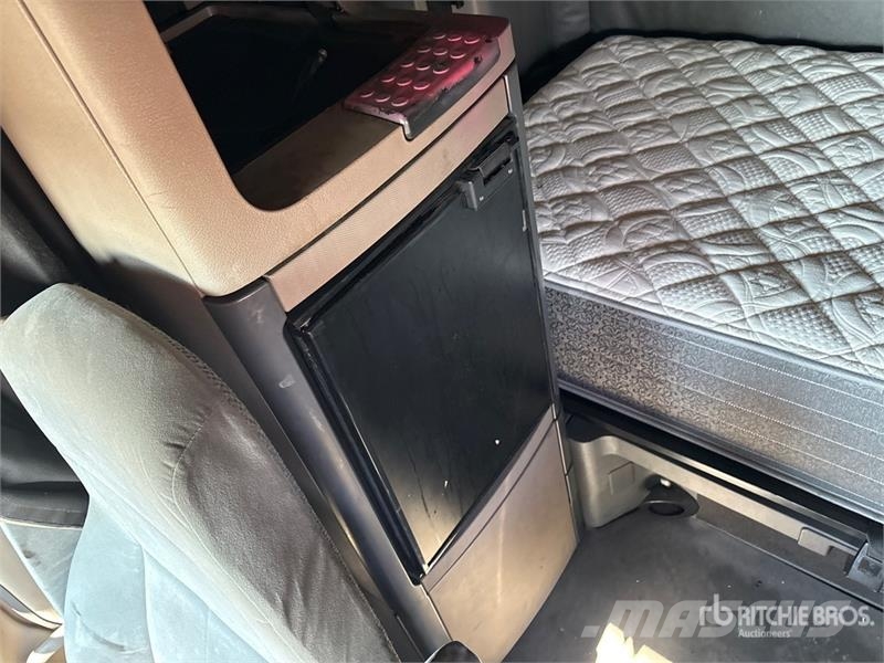Freightliner Cascadia 125 6x4 T/A Sleeper Truck Tractor Влекачи