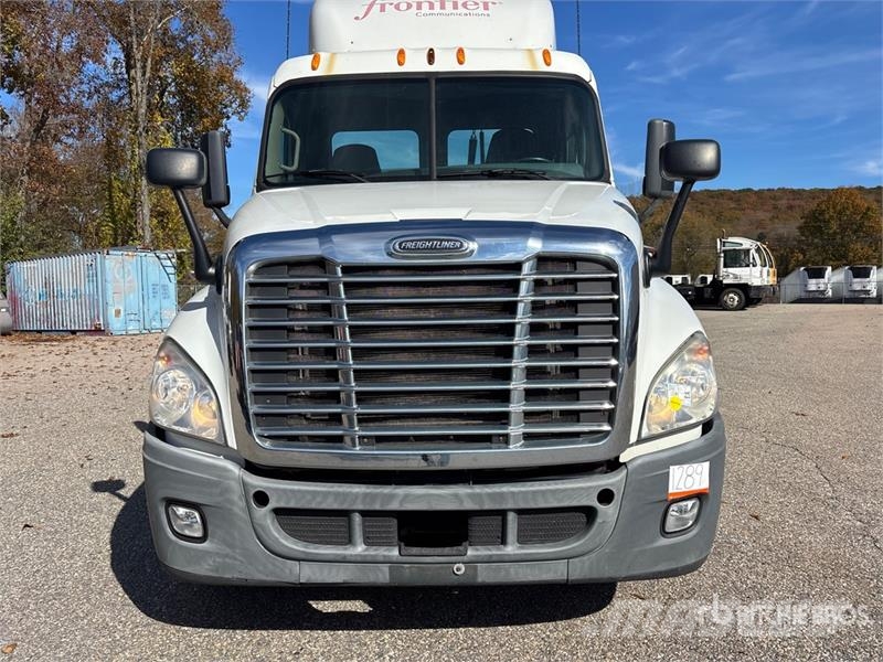 Freightliner Cascadia 125 Autotractoare