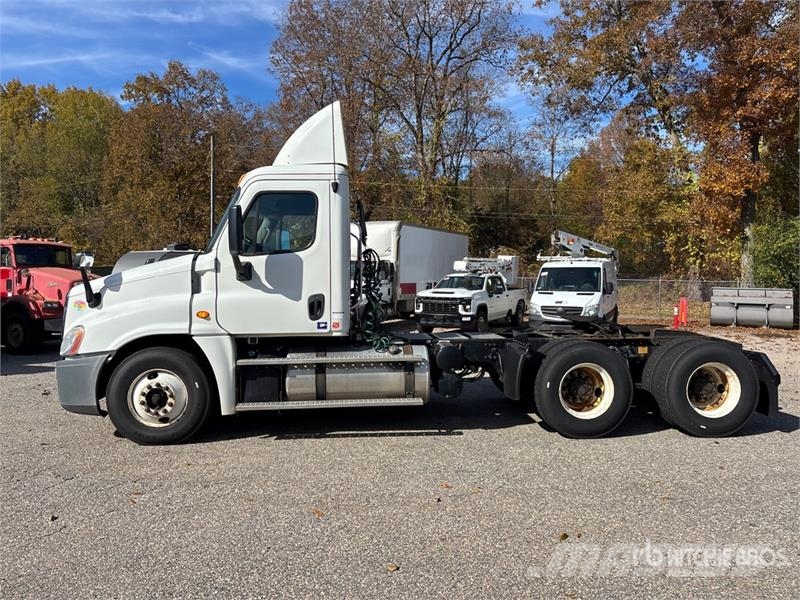 Freightliner Cascadia 125 Autotractoare