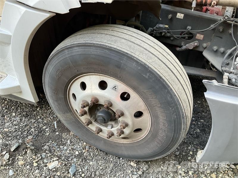 Freightliner Cascadia 126 6x4 T/A Sleeper Truck Tractor Седельные тягачи