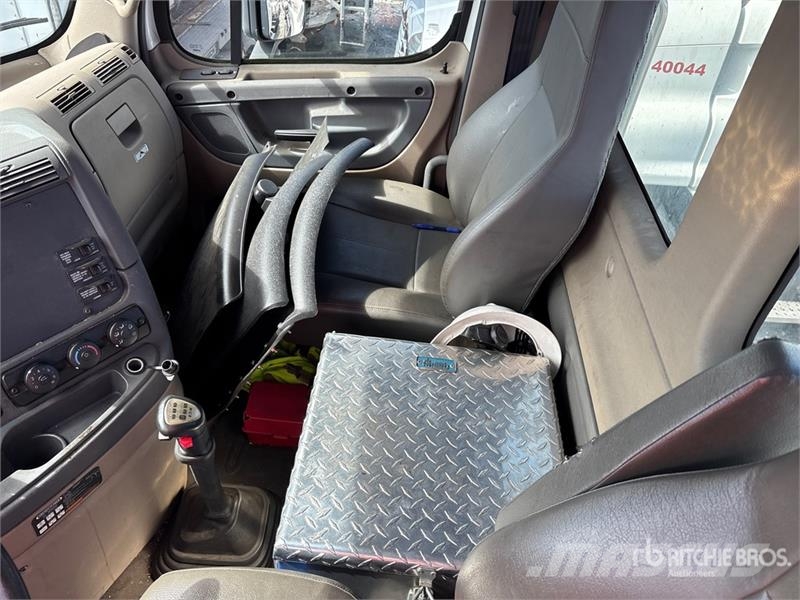 Freightliner Cascadia 125 Sadulveokid