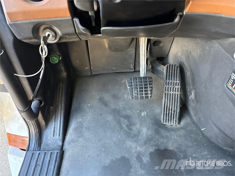Freightliner Cascadia 6x4 T/A Sleeper Truck Tractor (Inoperable Cabezas tractoras
