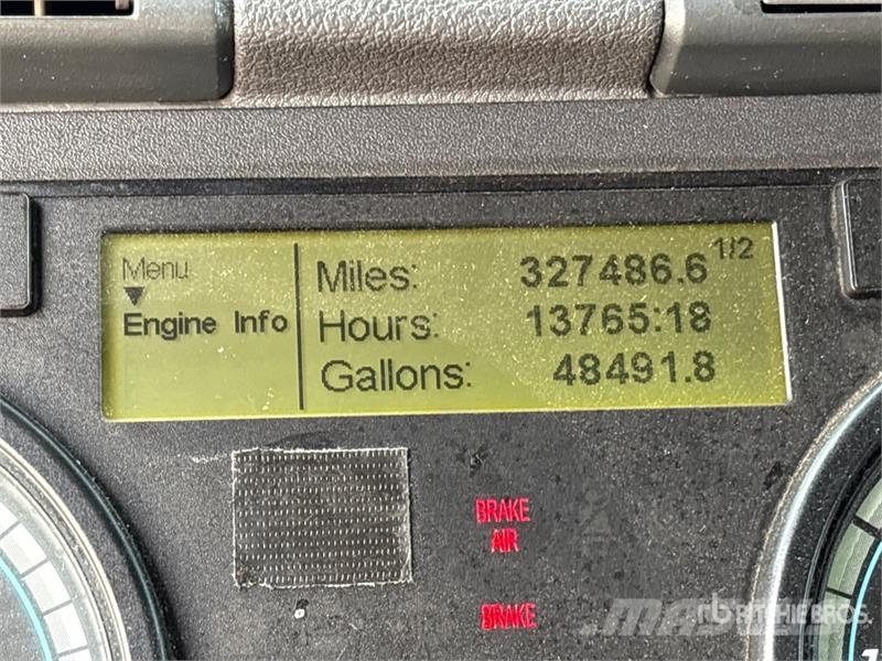 Freightliner Cascadia 125 6x4 T/A Sleeper Truck Tractor Tegljači