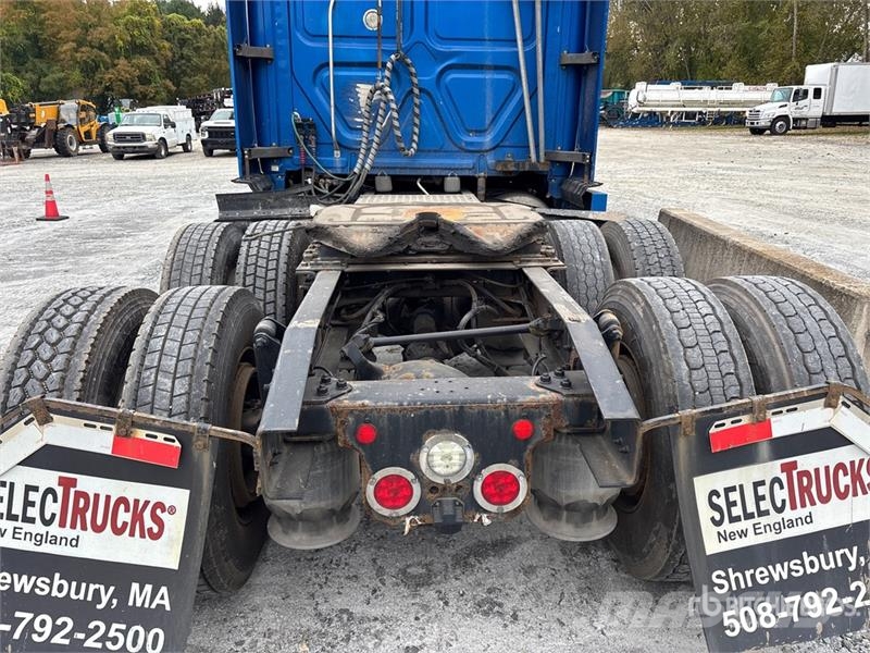 Freightliner Cascadia 126 6x4 T/A Sleeper Truck Tractor Tractores (camiões)