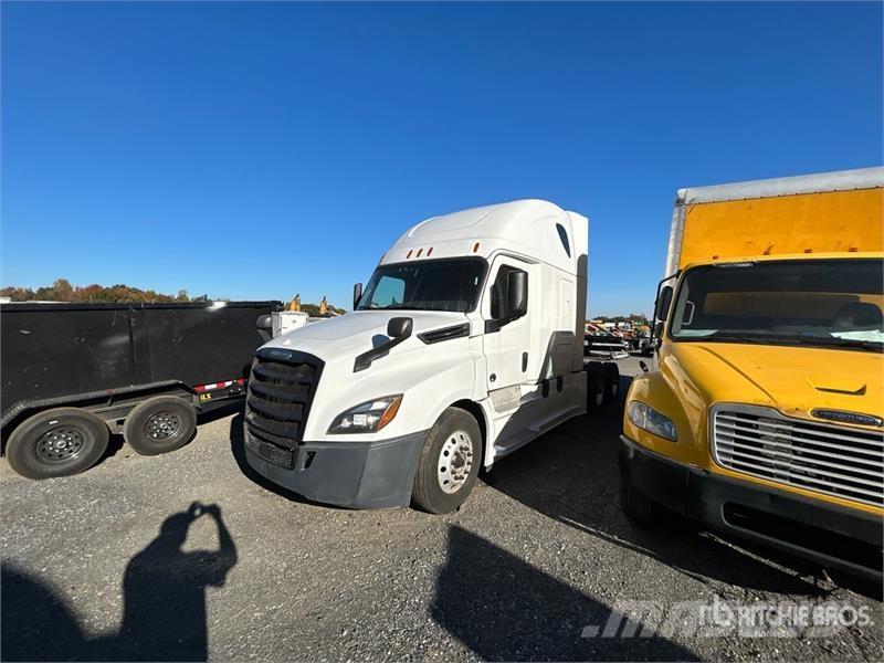 Freightliner Cascadia 126 6x4 T/A Sleeper Truck Tractor (Inoper Truck Tractor Units