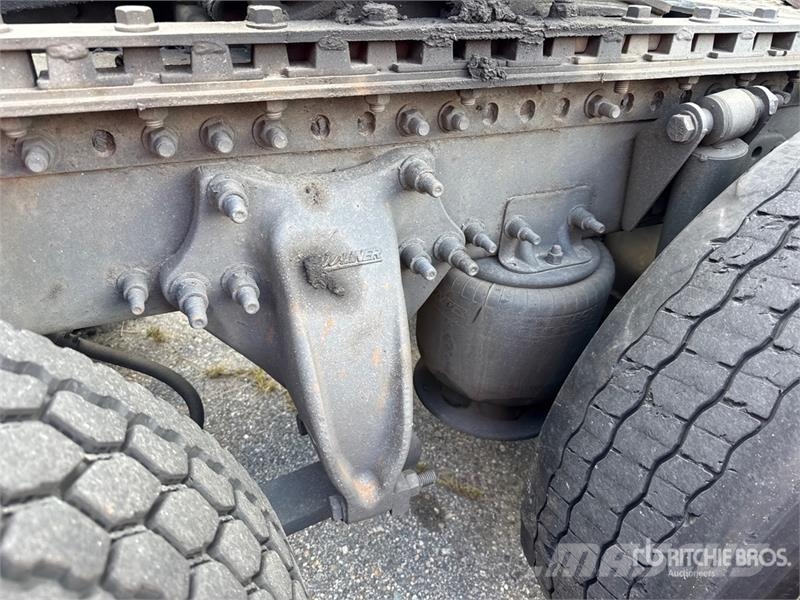 Freightliner Cascadia 125 6x4 T/A Sleeper Truck Tractor Cabezas tractoras