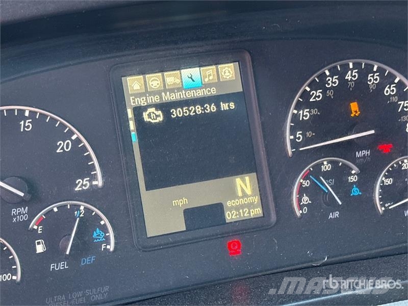 Freightliner Cascadia 126 6x4 T/A Sleeper Truck Tractor Tegljači