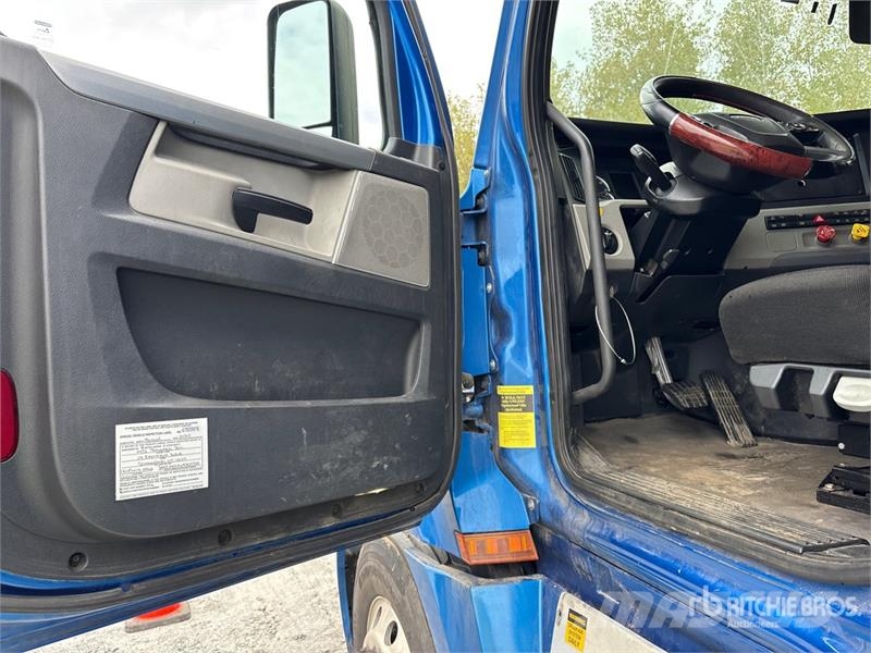 Freightliner Cascadia 126 6x4 T/A Sleeper Truck Tractor Tractores (camiões)