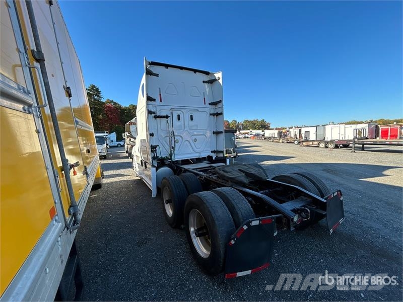 Freightliner Cascadia 126 6x4 T/A Sleeper Truck Tractor (Inoper Truck Tractor Units
