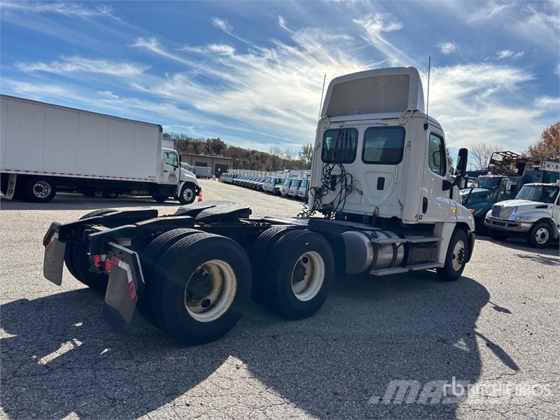 Freightliner Cascadia 125 Autotractoare