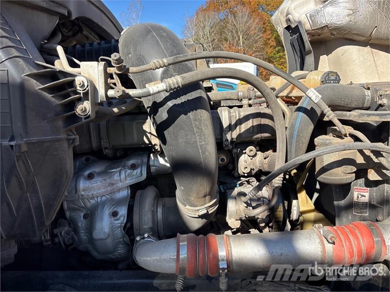 Freightliner Cascadia 6x4 T/A Sleeper Truck Tractor (Inoperable Cabezas tractoras