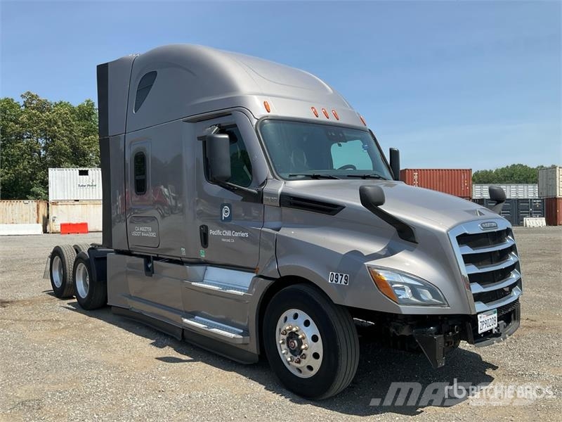 Freightliner Cascadia 126 6x4 T/A Sleeper Truck Tractor وحدات الجر