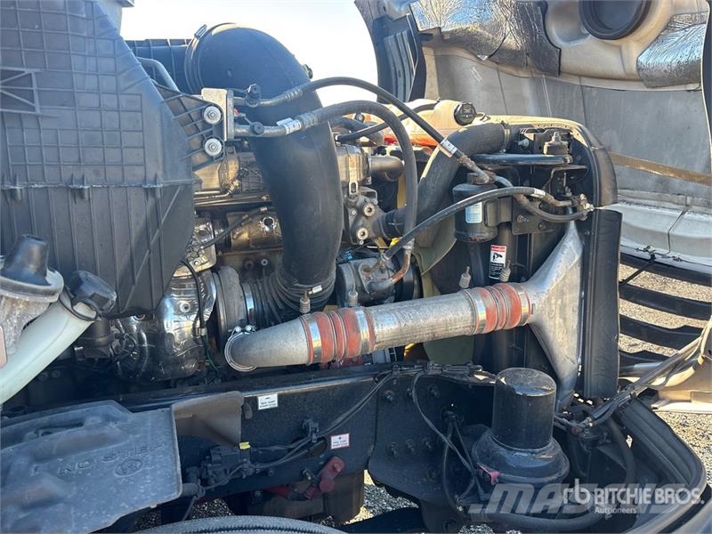 Freightliner Cascadia 126 6x4 T/A Sleeper Truck Tractor Cavalos mecânicos