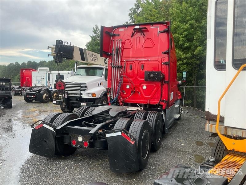 Freightliner Cascadia 125 6x4 T/A Sleeper Truck Tractor Vlačilci