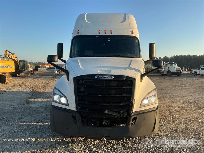 Freightliner Cascadia 126 6x4 T/A Sleeper Truck Tractor Vilcēji