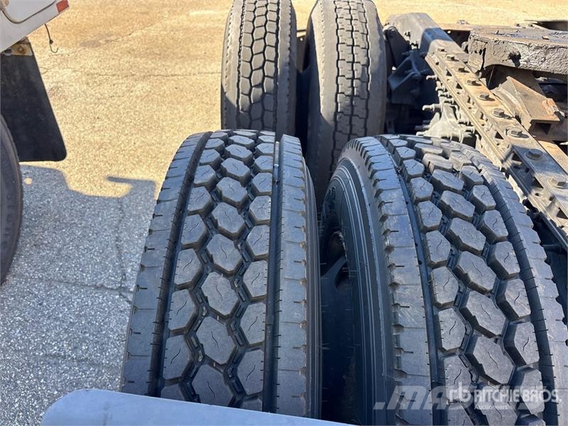 Freightliner Cascadia 6x4 T/A Sleeper Truck Tractor (Inoperable Cabezas tractoras