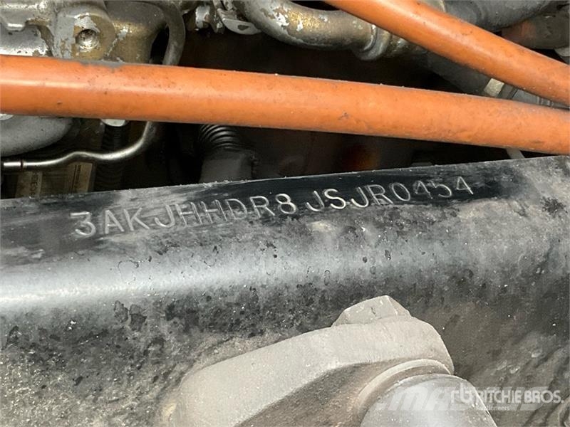 Freightliner Cascadia 126 6x4 T/A Sleeper Truck Tractor 中古トラクターヘッド | トレーラーヘッド