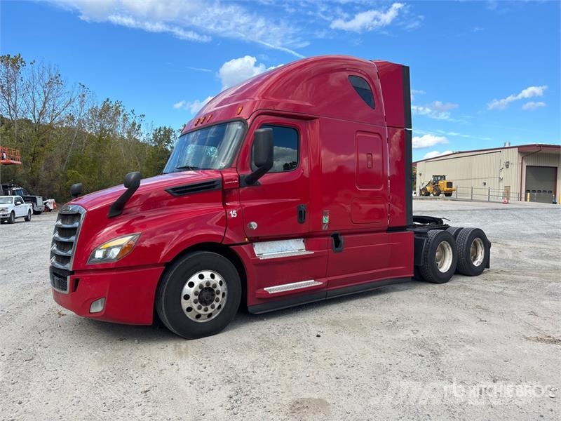 Freightliner Cascadia 126 6x4 T/A Sleeper Truck Tractor Vlačilci