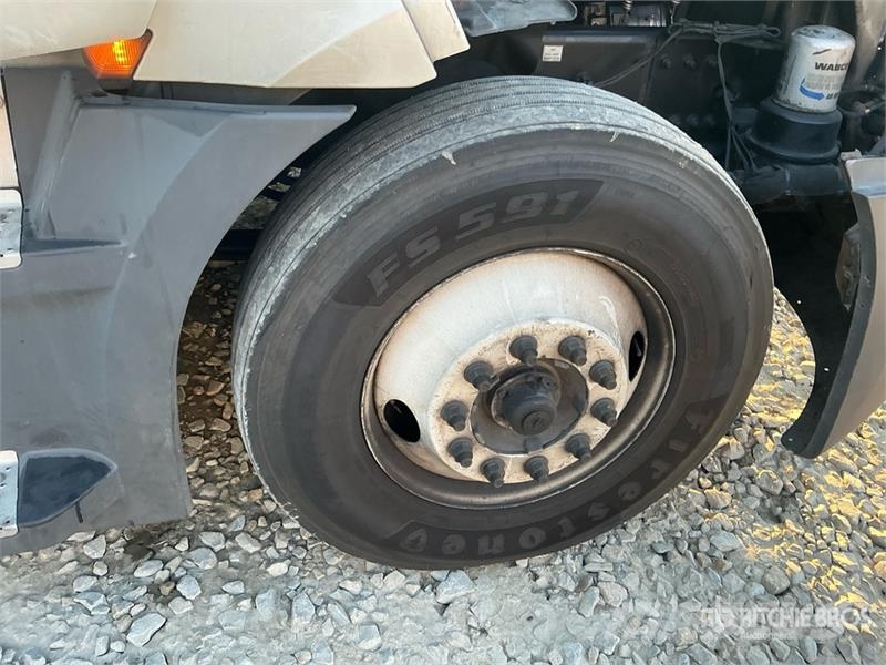 Freightliner Cascadia 126 6x4 T/A Sleeper Truck Tractor Vilcēji