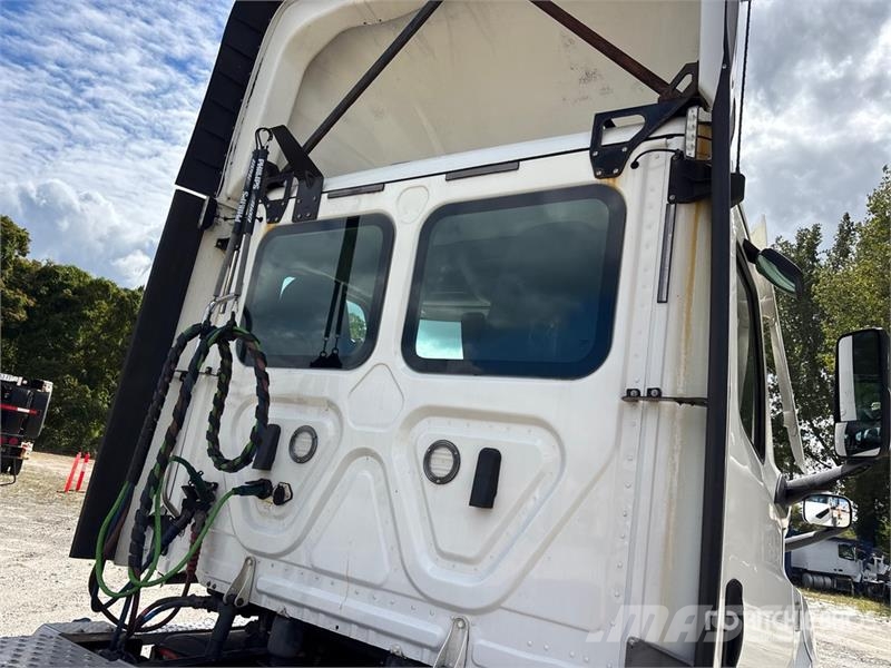 Freightliner Cascadia 116 Tractor Units