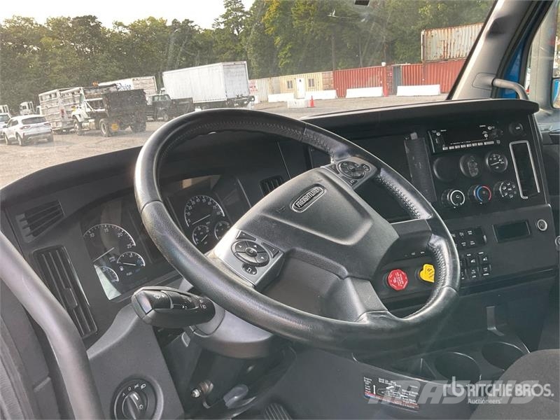 Freightliner Cascadia 126 6x4 T/A Sleeper Truck Tractor Motrici e Trattori Stradali