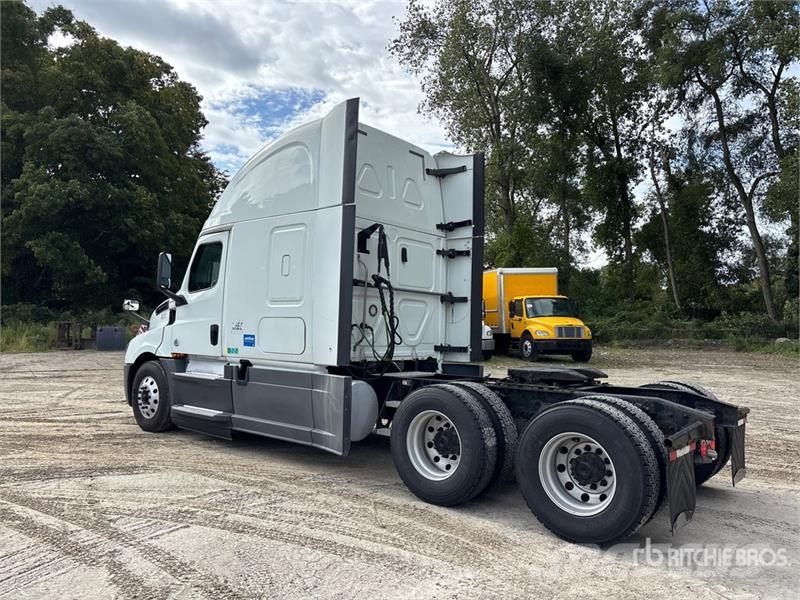 Freightliner Cascadia 126 6x4 T/A Sleeper Truck Tractor Cabezas tractoras
