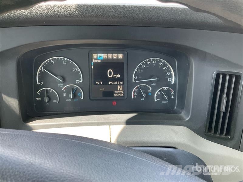 Freightliner Cascadia 126 Vetopöytäautot