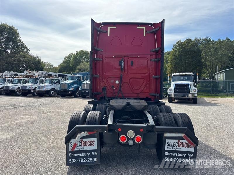 Freightliner Cascadia 126 6x4 T/A Sleeper Truck Tractor Trekkers