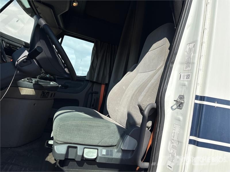 Freightliner Cascadia 125 6x2 T/A Sleeper Truck Tractor Tegljači