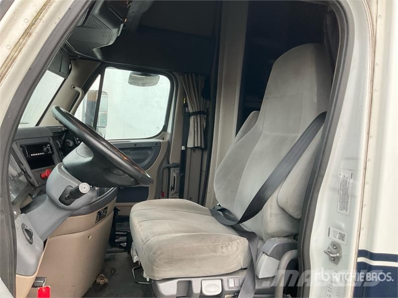 Freightliner Cascadia 125 6x4 T/A Sleeper Truck Tractor Truck Tractor Units