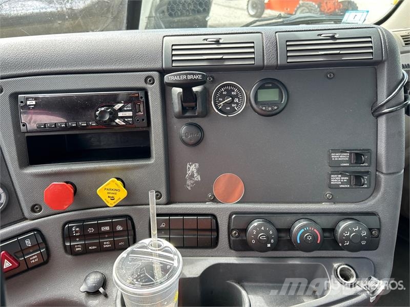 Freightliner Cascadia 125 Vilcēji