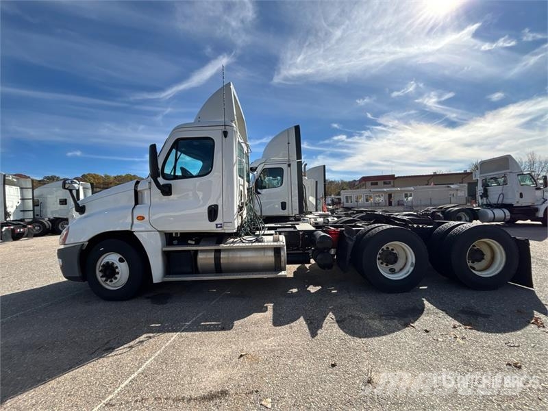 Freightliner Cascadia 125 Autotractoare