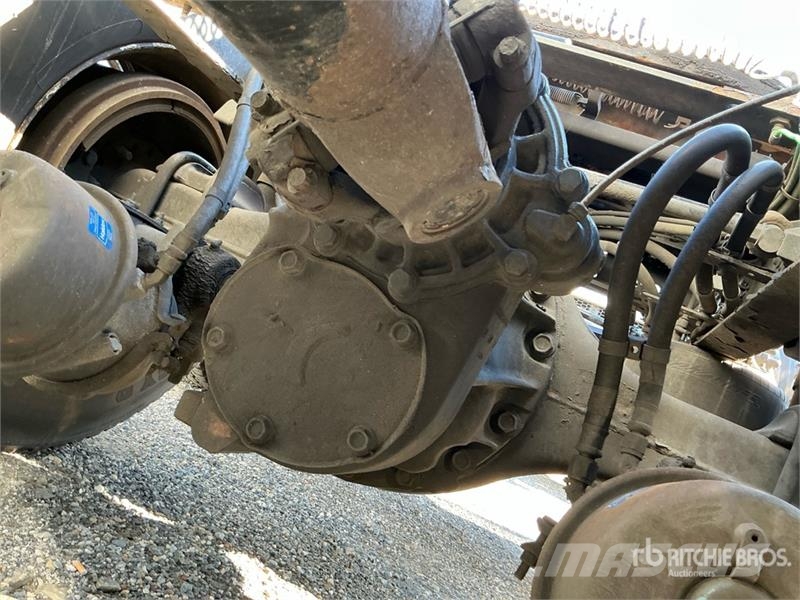 Freightliner Cascadia 126 6x4 T/A Sleeper Truck Tractor Тягачі