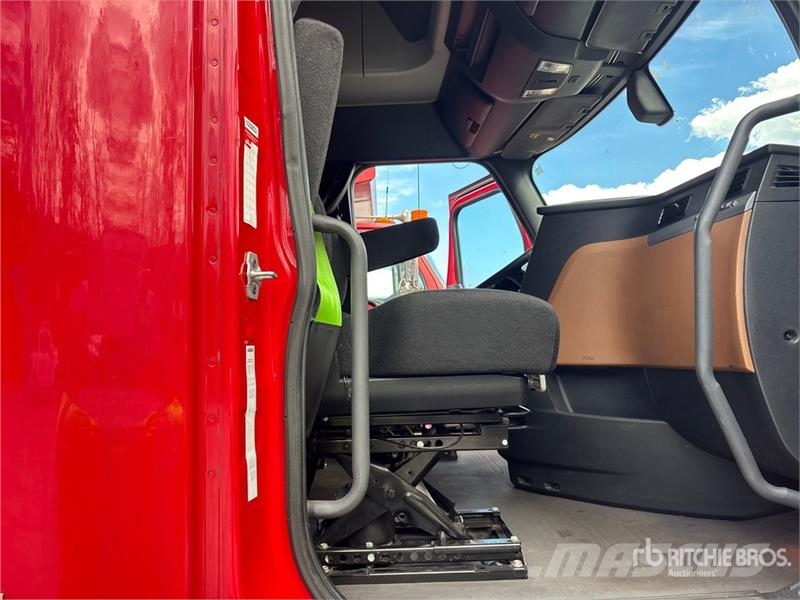 Freightliner Cascadia 126 6x4 T/A Sleeper Truck Tractor Tracteur routier