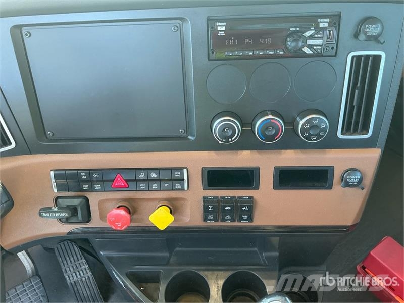 Freightliner Cascadia 126 Седельные тягачи
