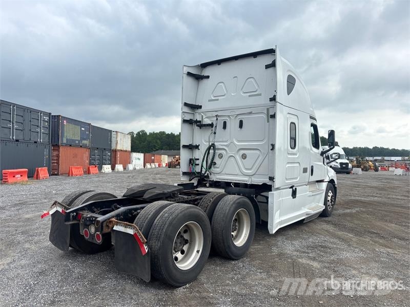 Freightliner Cascadia 126 6x4 T/A Sleeper Truck Tractor Седельные тягачи