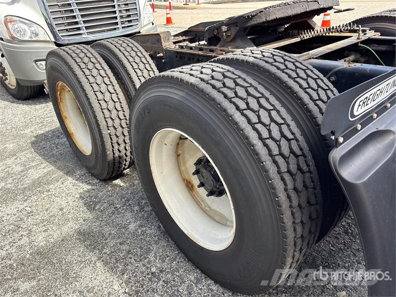 Freightliner Cascadia 125 Sadulveokid