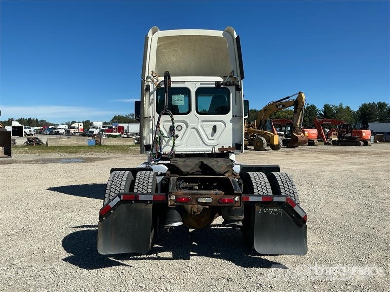 Freightliner Cascadia 126 Седельные тягачи