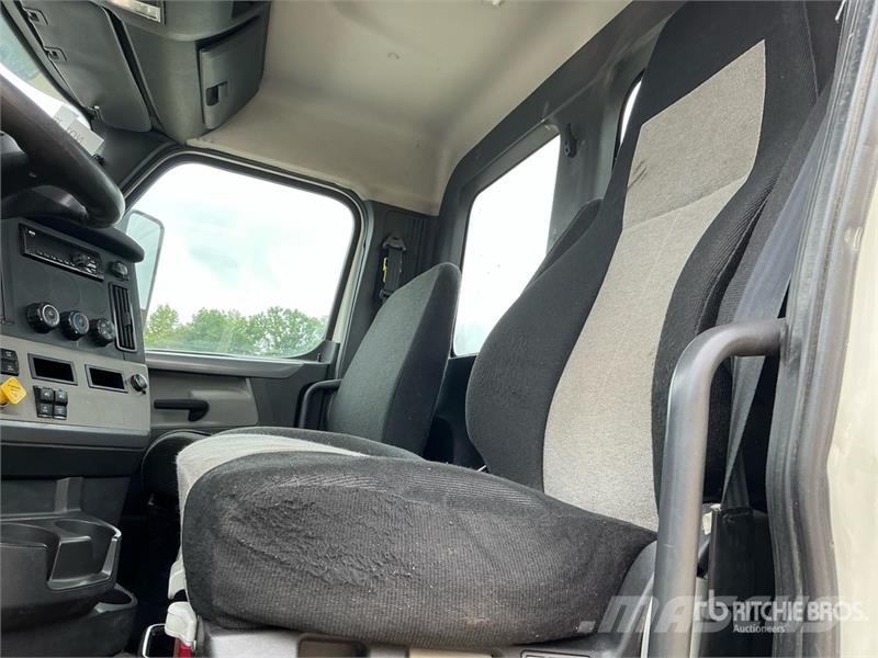 Freightliner Cascadia 126 Vetopöytäautot