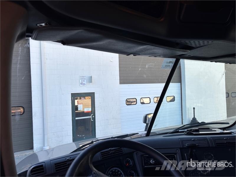 Freightliner Cascadia 125 6x4 T/A Sleeper Truck Tractor Cabezas tractoras