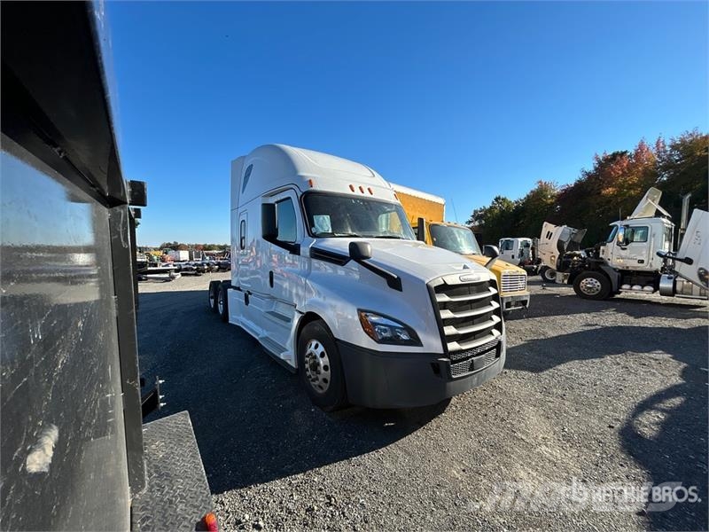 Freightliner Cascadia 126 6x4 T/A Sleeper Truck Tractor (Inoper Truck Tractor Units