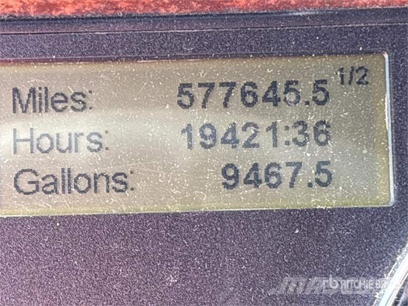 Freightliner Cascadia 125 6x4 T/A Sleeper Truck Tractor 中古トラクターヘッド | トレーラーヘッド