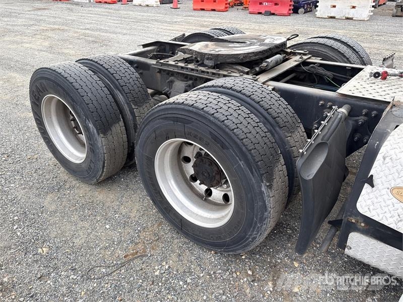 Freightliner Cascadia 125 6x4 T/A Sleeper Truck Tractor Tegljači