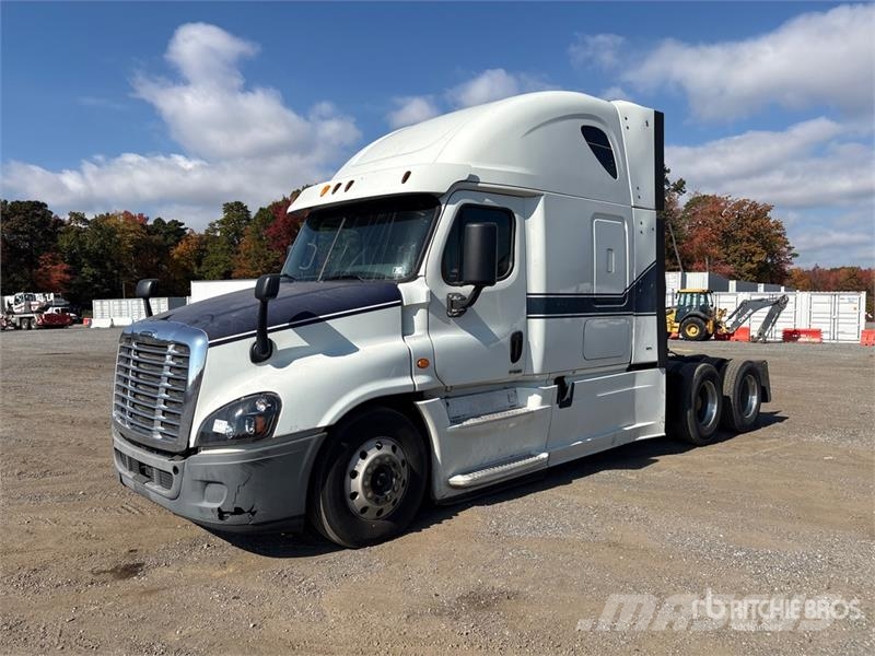 Freightliner Cascadia 125 6x4 T/A Sleeper Truck Tractor Влекачи