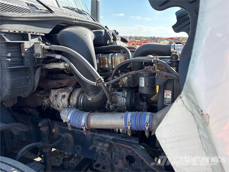 Freightliner Cascadia 125 6x4 T/A Sleeper Truck Tractor 中古トラクターヘッド | トレーラーヘッド