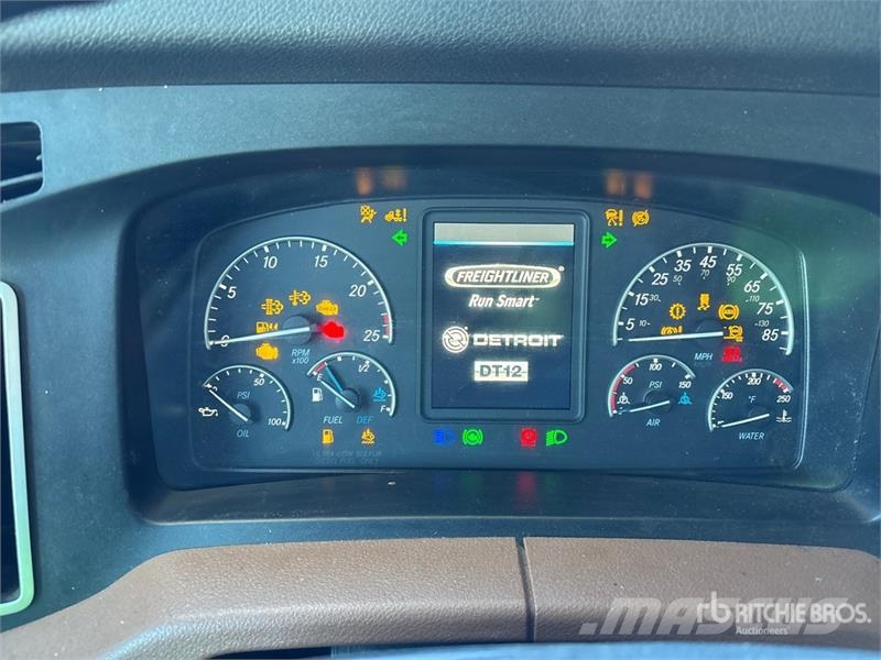 Freightliner Cascadia 6x4 T/A Sleeper Truck Tractor (Inoperable Cabezas tractoras