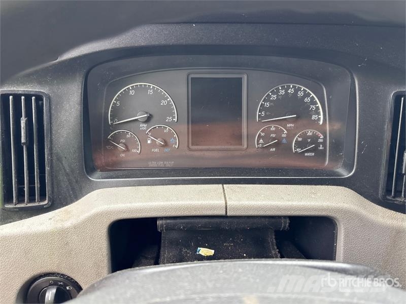 Freightliner Cascadia 126 6x4 T/A Sleeper Truck Tractor (Inoper Naudoti vilkikai